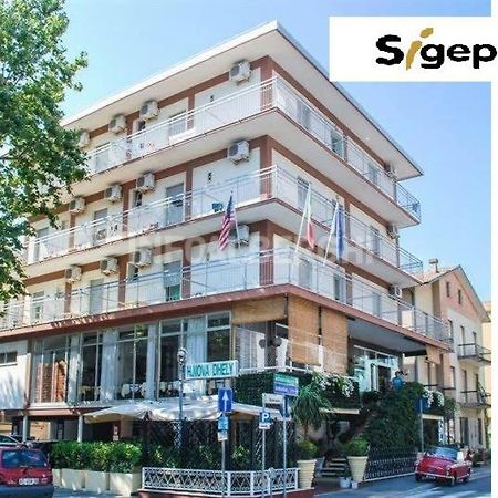 Hotel Nova Dhely Rimini Eksteriør billede