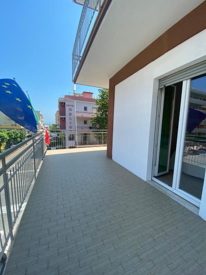 Hotel Nova Dhely Rimini Eksteriør billede