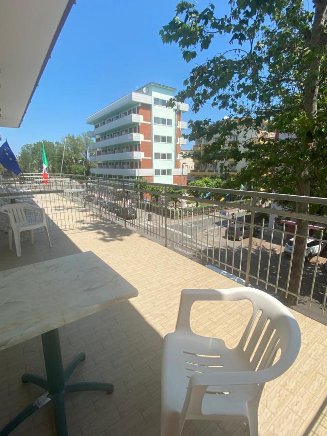 Hotel Nova Dhely Rimini Eksteriør billede