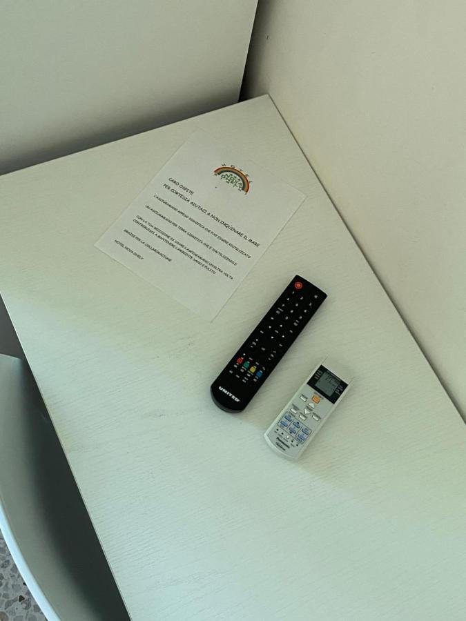 Hotel Nova Dhely Rimini Eksteriør billede