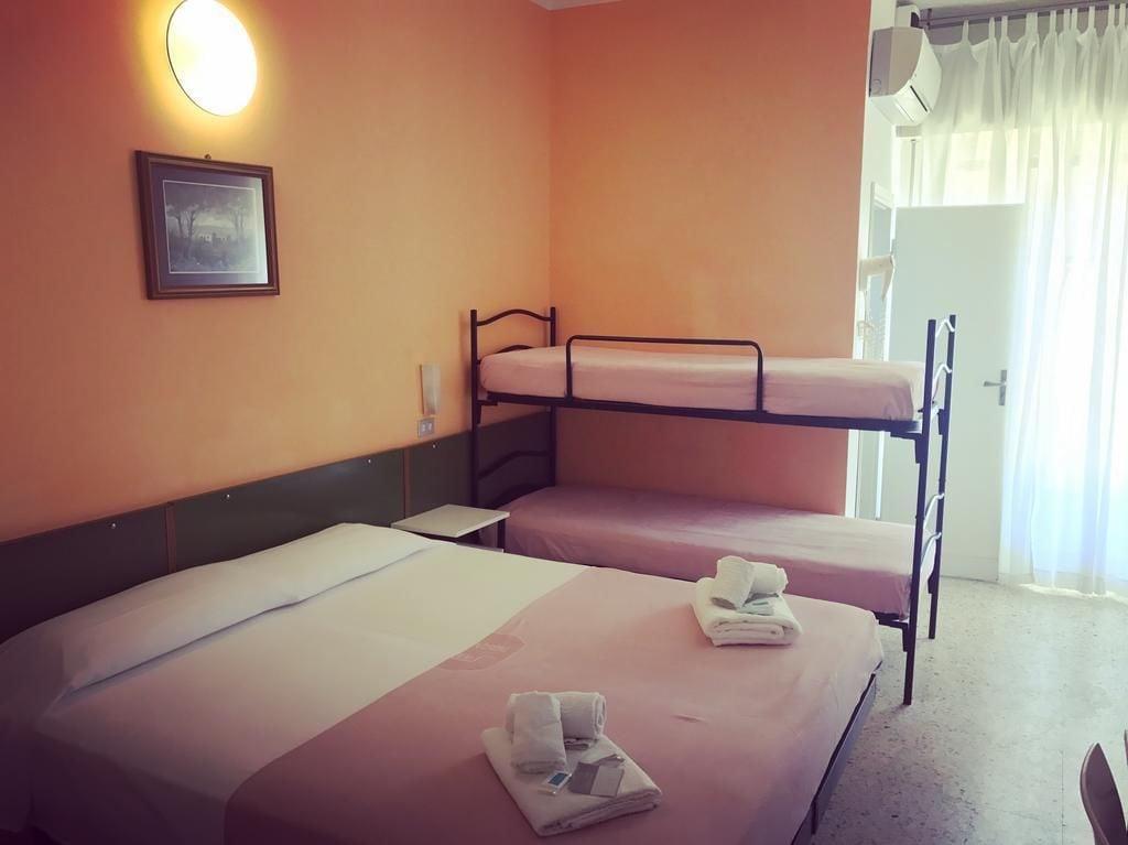 Hotel Nova Dhely Rimini Eksteriør billede