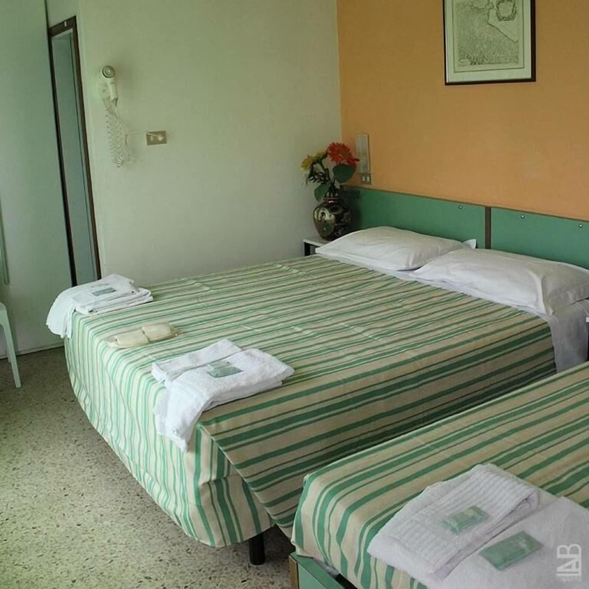 Hotel Nova Dhely Rimini Eksteriør billede