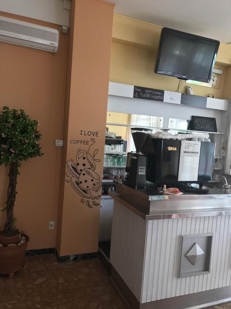 Hotel Nova Dhely Rimini Eksteriør billede