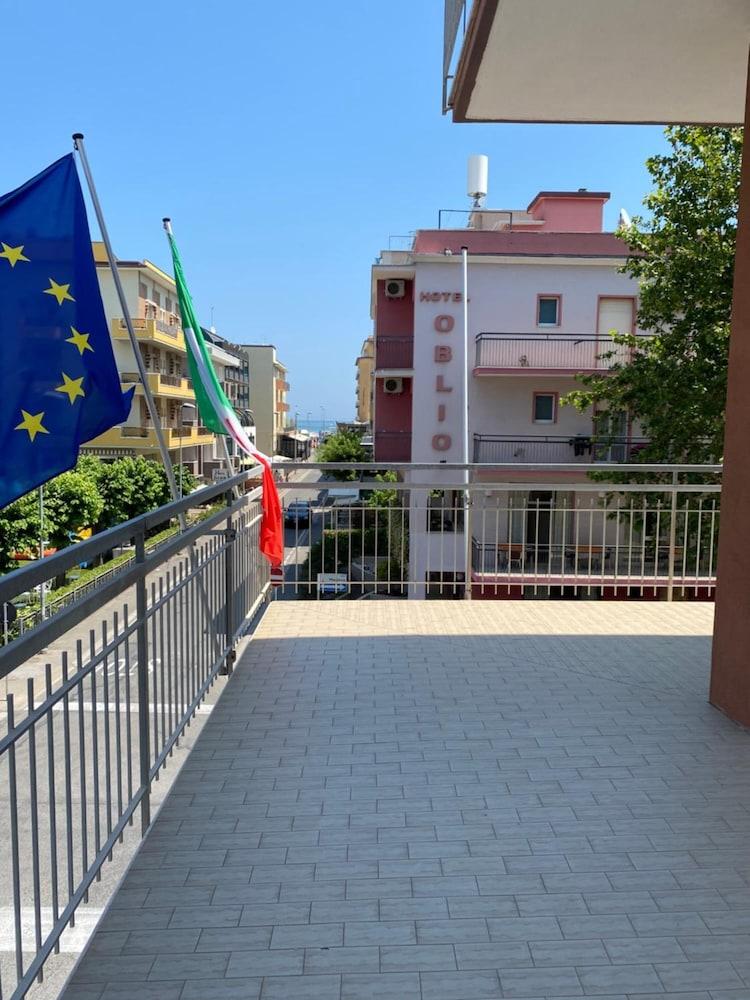 Hotel Nova Dhely Rimini Eksteriør billede