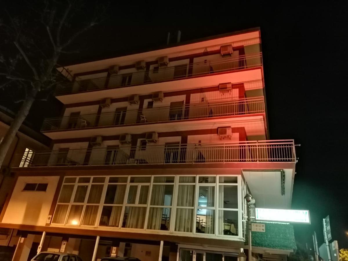 Hotel Nova Dhely Rimini Eksteriør billede