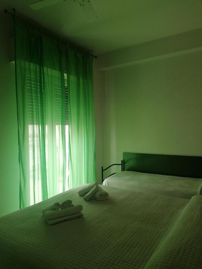 Hotel Nova Dhely Rimini Eksteriør billede