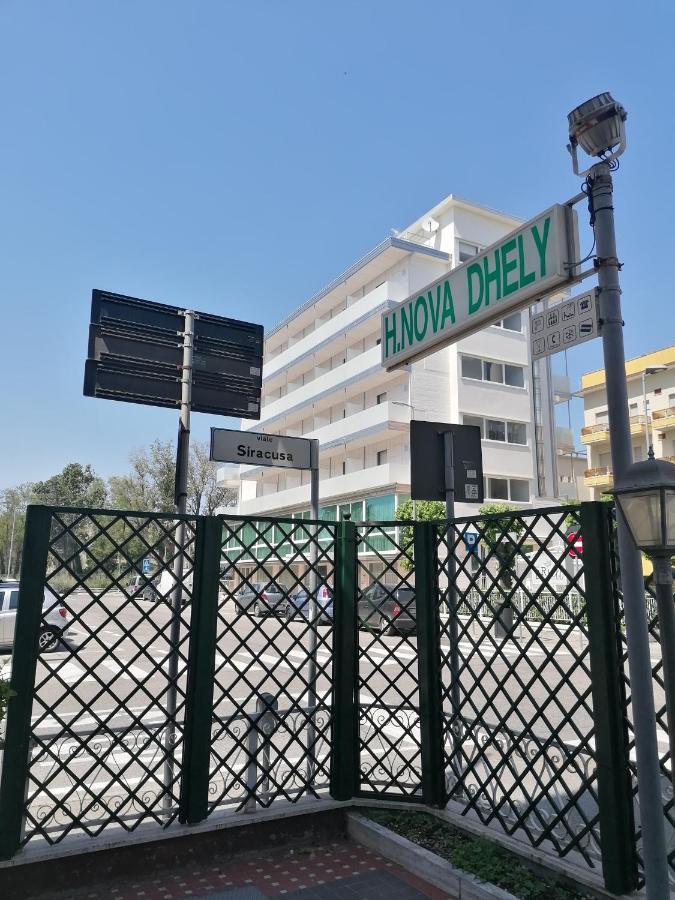 Hotel Nova Dhely Rimini Eksteriør billede