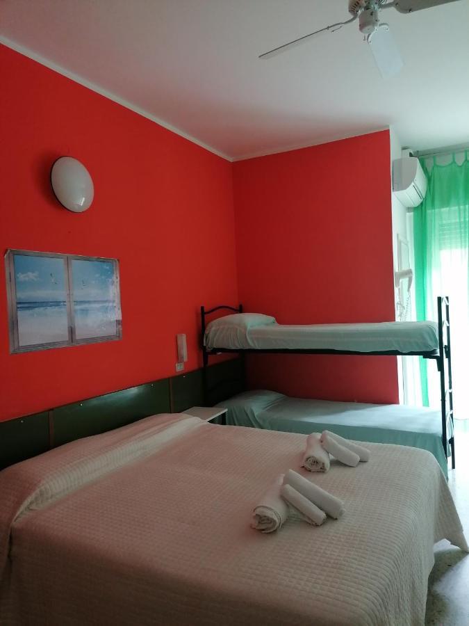 Hotel Nova Dhely Rimini Eksteriør billede