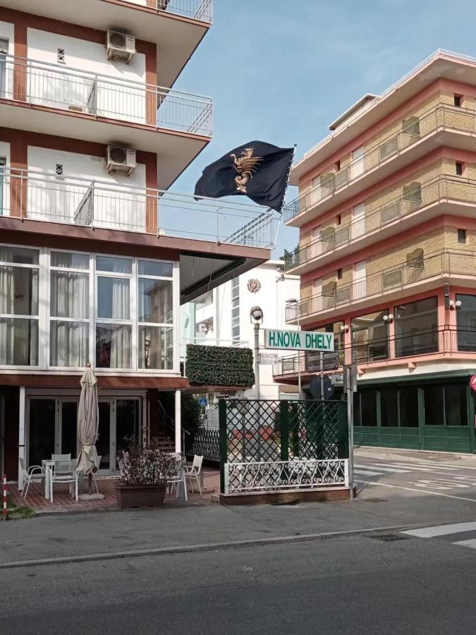 Hotel Nova Dhely Rimini Eksteriør billede