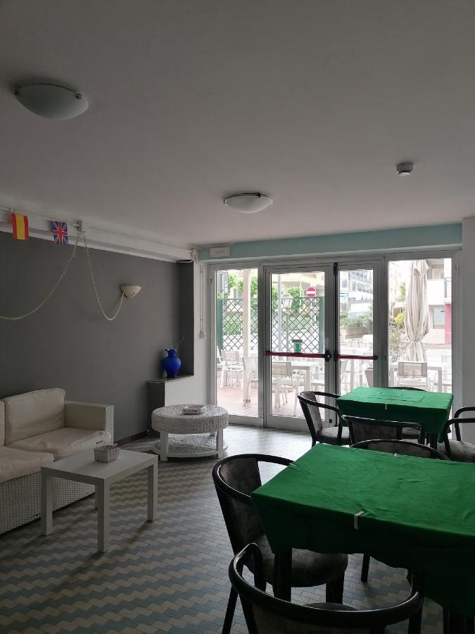 Hotel Nova Dhely Rimini Eksteriør billede