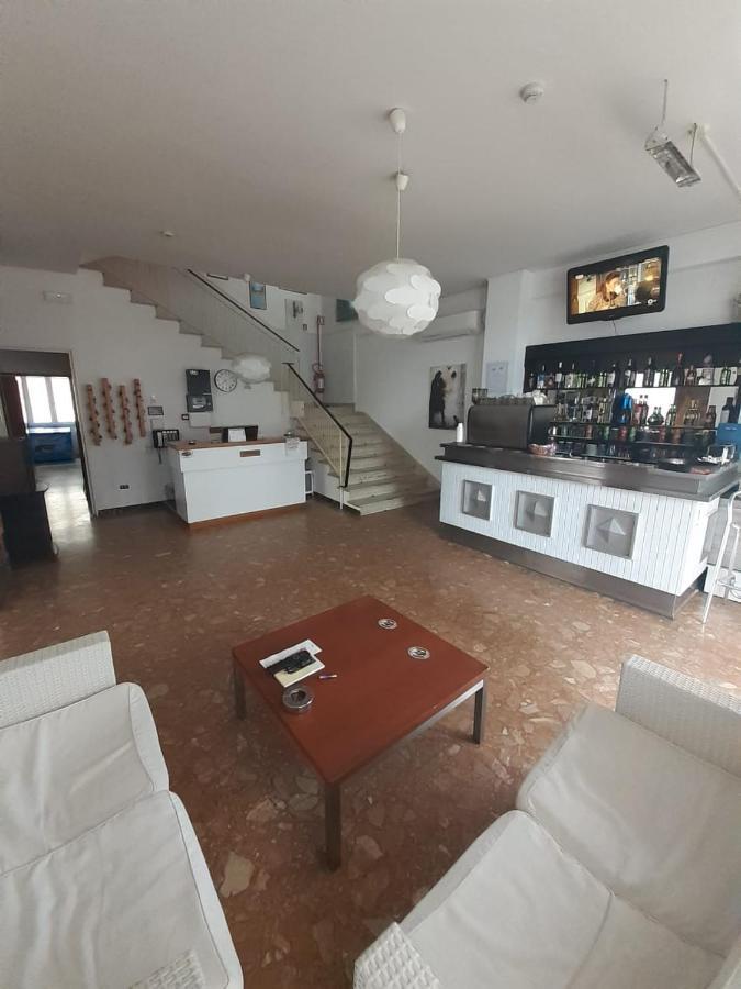 Hotel Nova Dhely Rimini Eksteriør billede