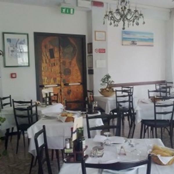 Hotel Nova Dhely Rimini Eksteriør billede