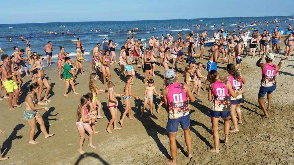 Hotel Nova Dhely Rimini Eksteriør billede
